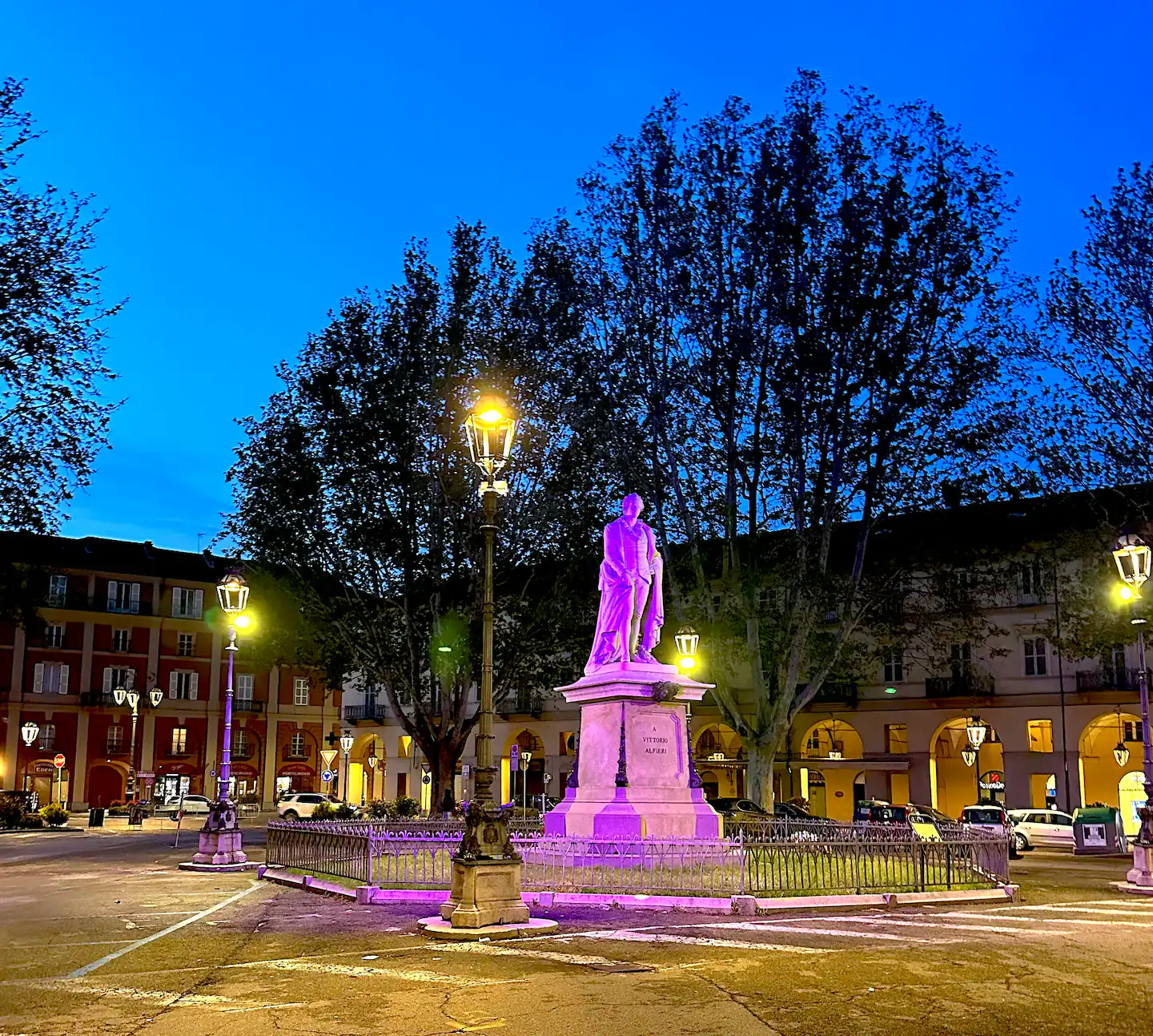 Local Asti piazza